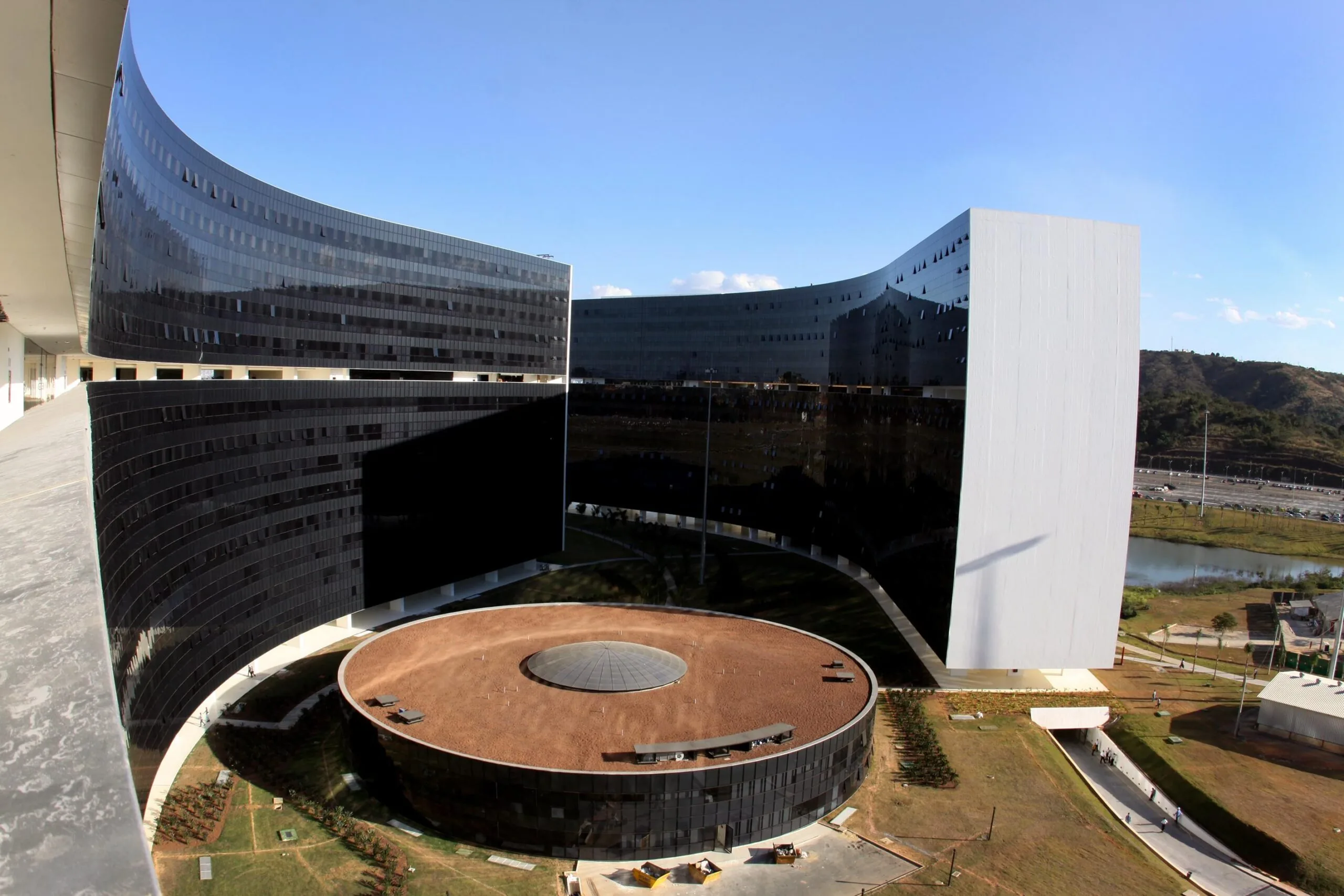 Minas prevê déficit de R$ 7,67 bilhões no orçamento de 2027