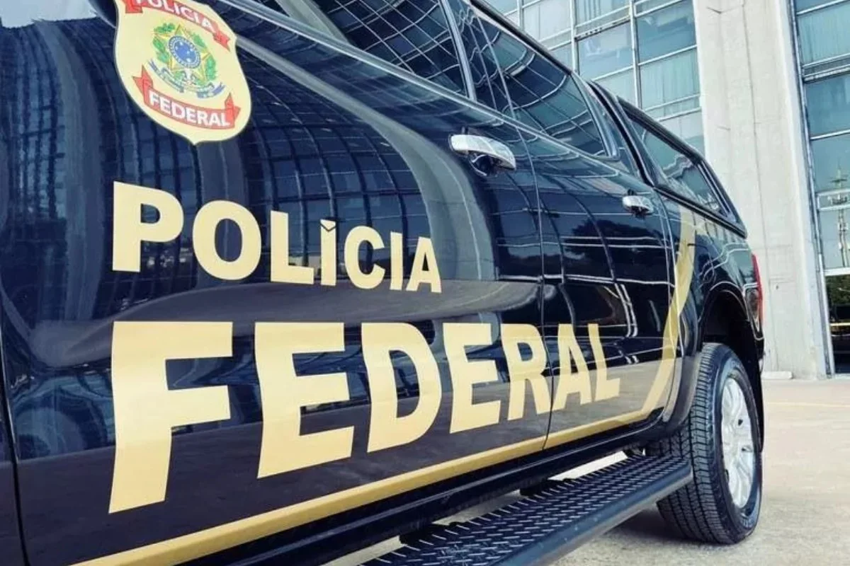 PF faz operação contra suspeitas envolvendo filme sobre Bolsonaro
