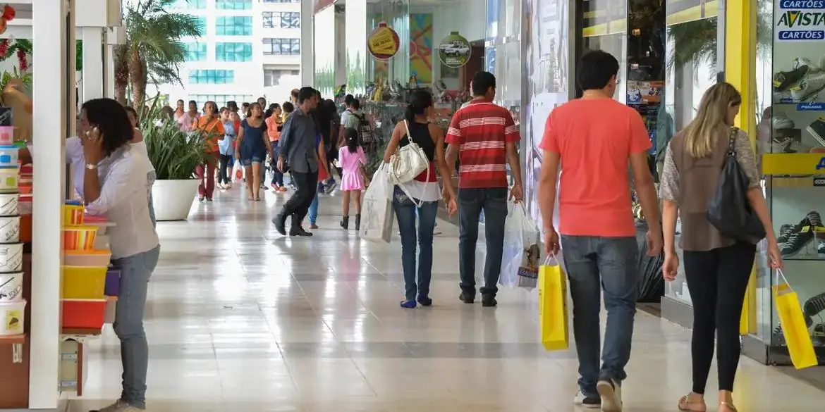 Trabalho no comércio em feriados passa a ter novas regras; veja o que muda