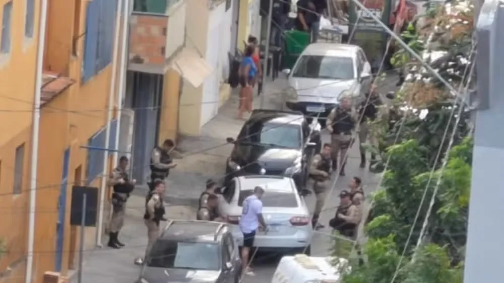 Tiroteio perto de centro de saúde deixa dois homens feridos em Belo Horizonte