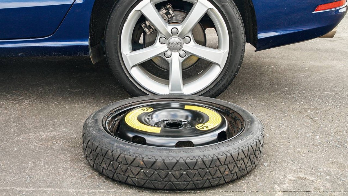 Projeto de lei quer acabar com estepe temporário e kit de reparo em carros novos