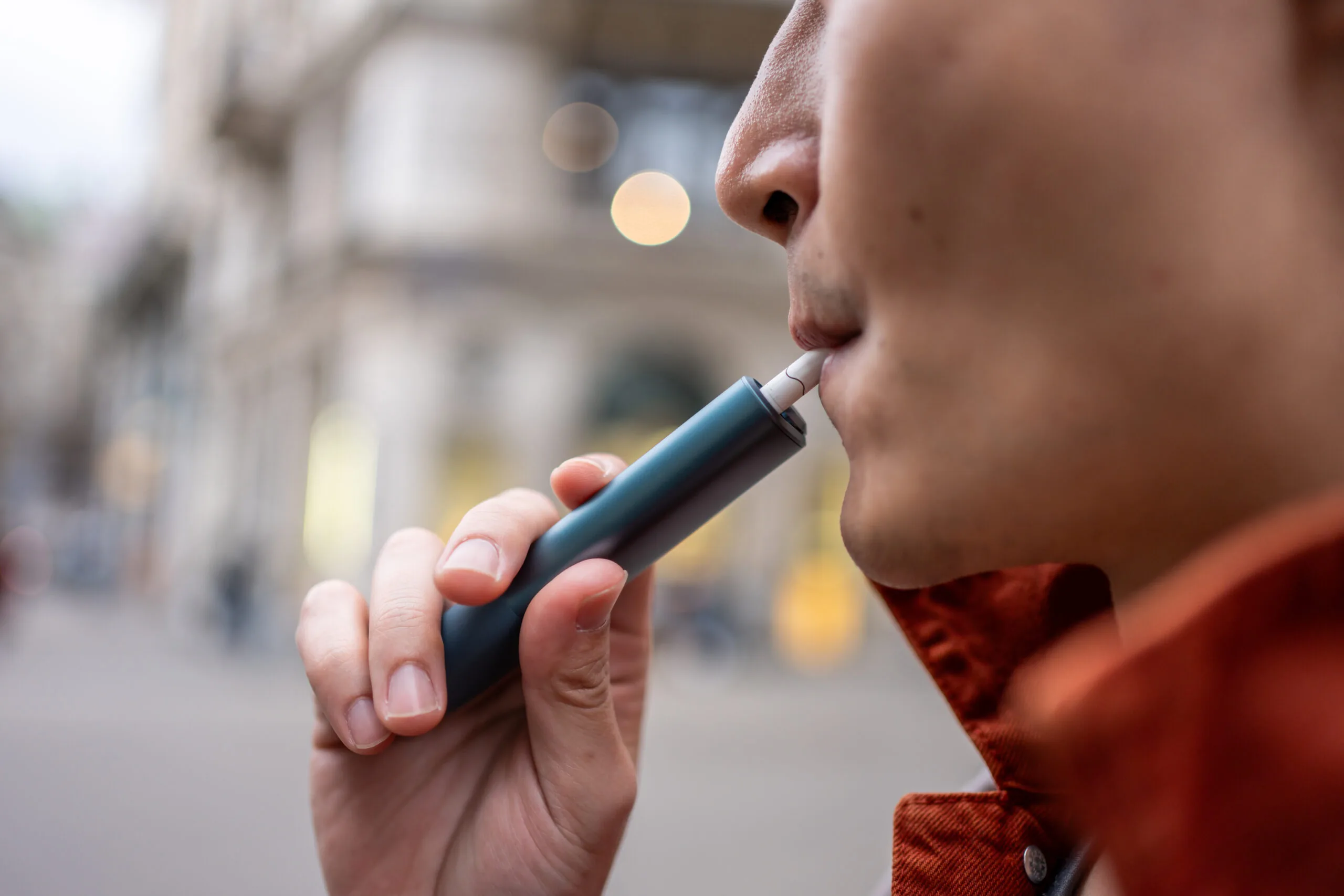 Uso de cigarro eletrônico entre jovens aumenta preocupação com câncer de boca, alertam especialistas