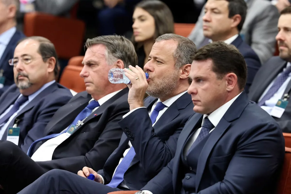 Bolsonaro recorre ao STF contra restrições e chama medidas de “mordaça política”