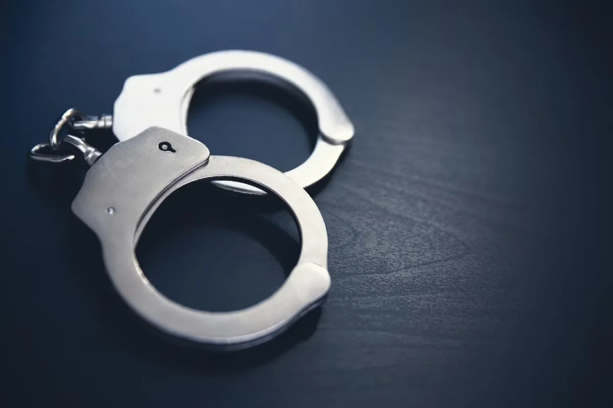 Casal é preso suspeito de matar recém-nascido após parto em casa no RJ