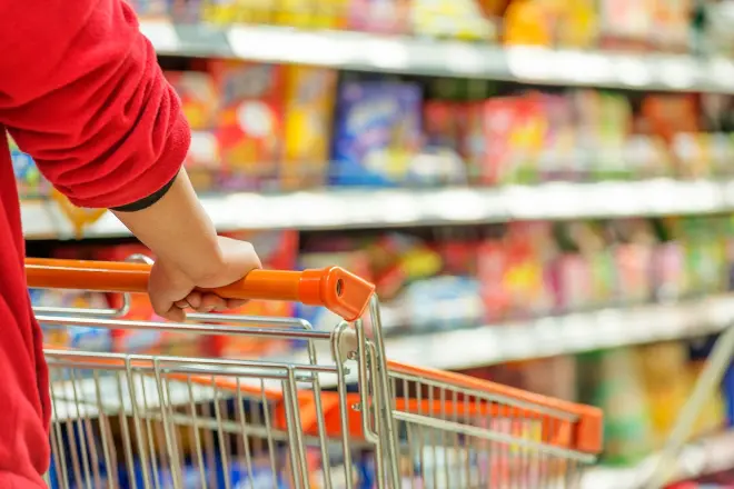 Pesquisa mostra que supermercados físicos são mais baratos que compras online em BH