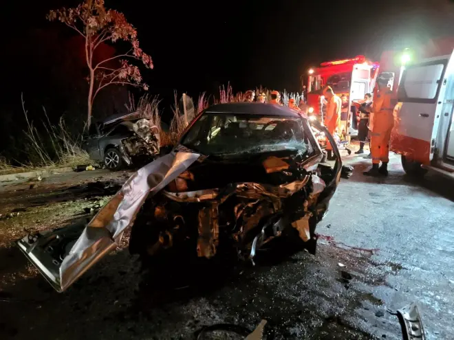 Dois motoristas morrem em grave acidente na BR-251