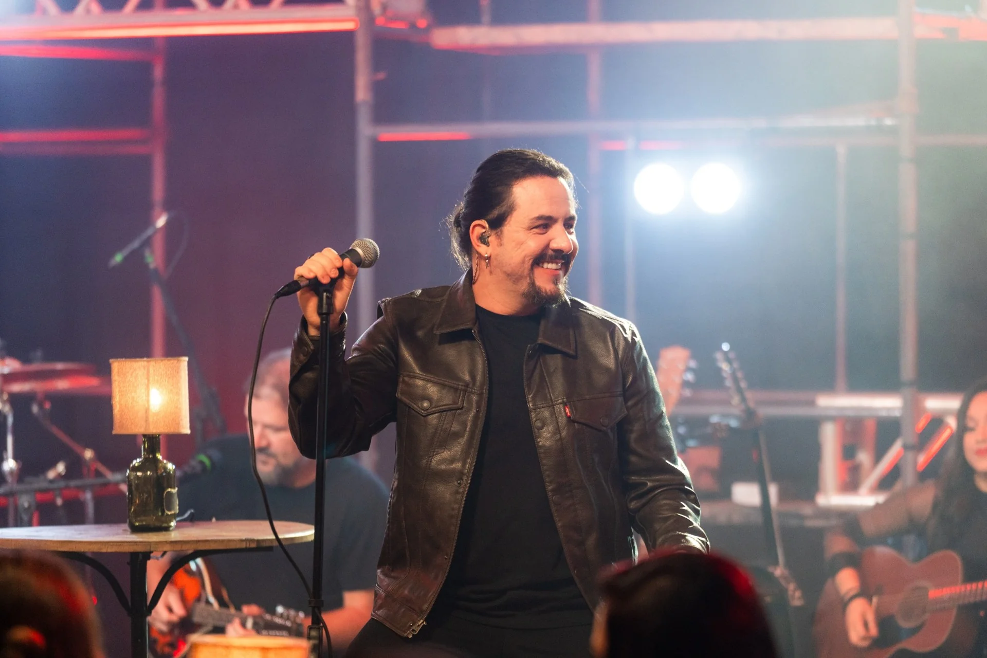 Dino Fonseca leva show de flashbacks ao Shopping do Avião, em Contagem, na sexta-feira (31)
