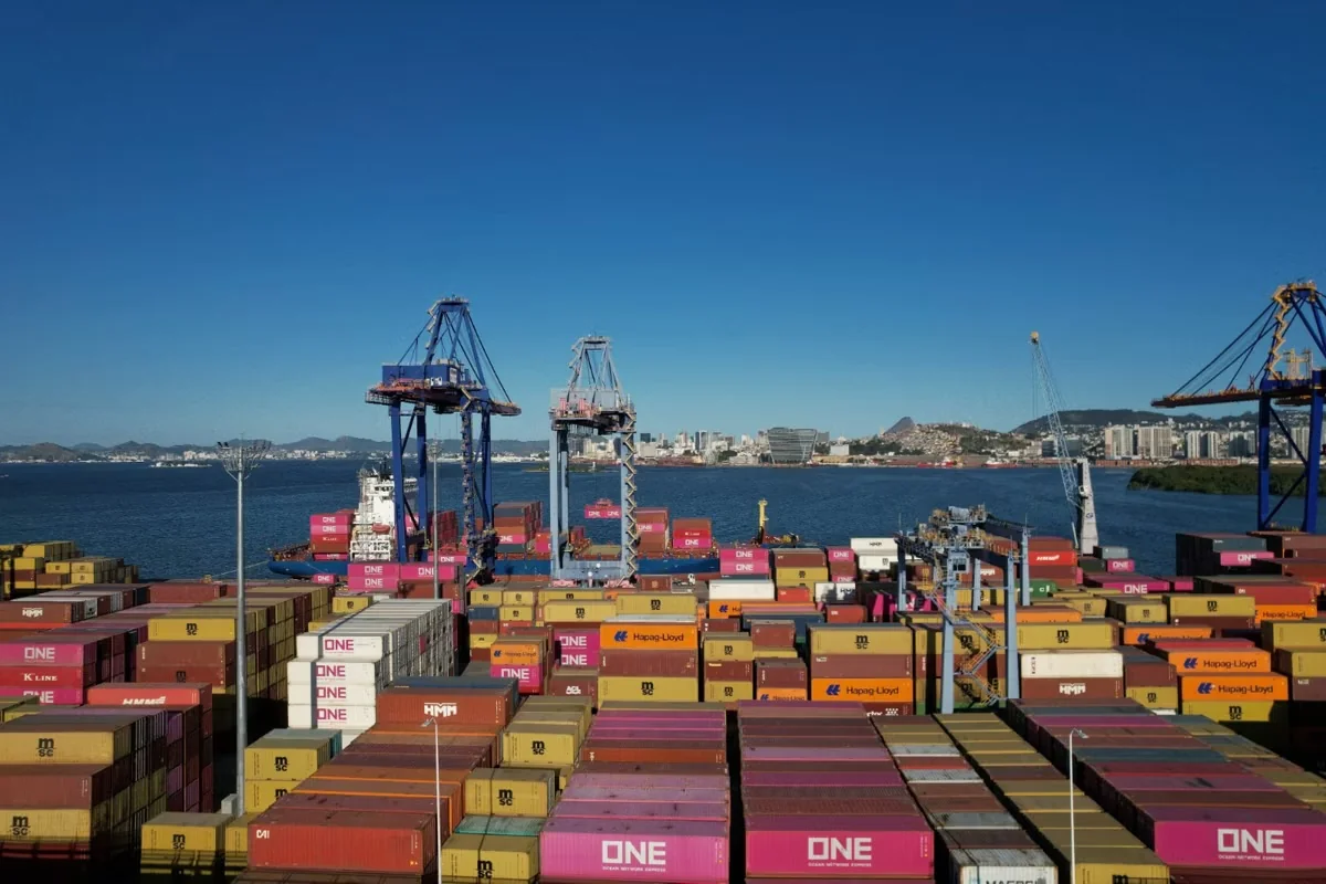 Brasil aciona OMC contra tarifaço dos Estados Unidos sobre produtos brasileiros
