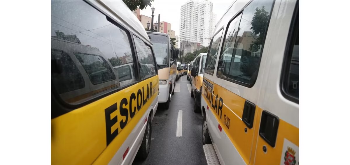 Menino autista está há seis meses sem frequentar a escola por falta de monitor em Minas