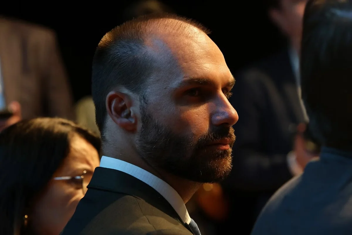 Eduardo Bolsonaro desiste de disputar suplência ao Senado em São Paulo
