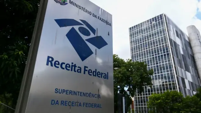 Receita Federal lança sistema que agiliza desembarque de viajantes que declaram bens
