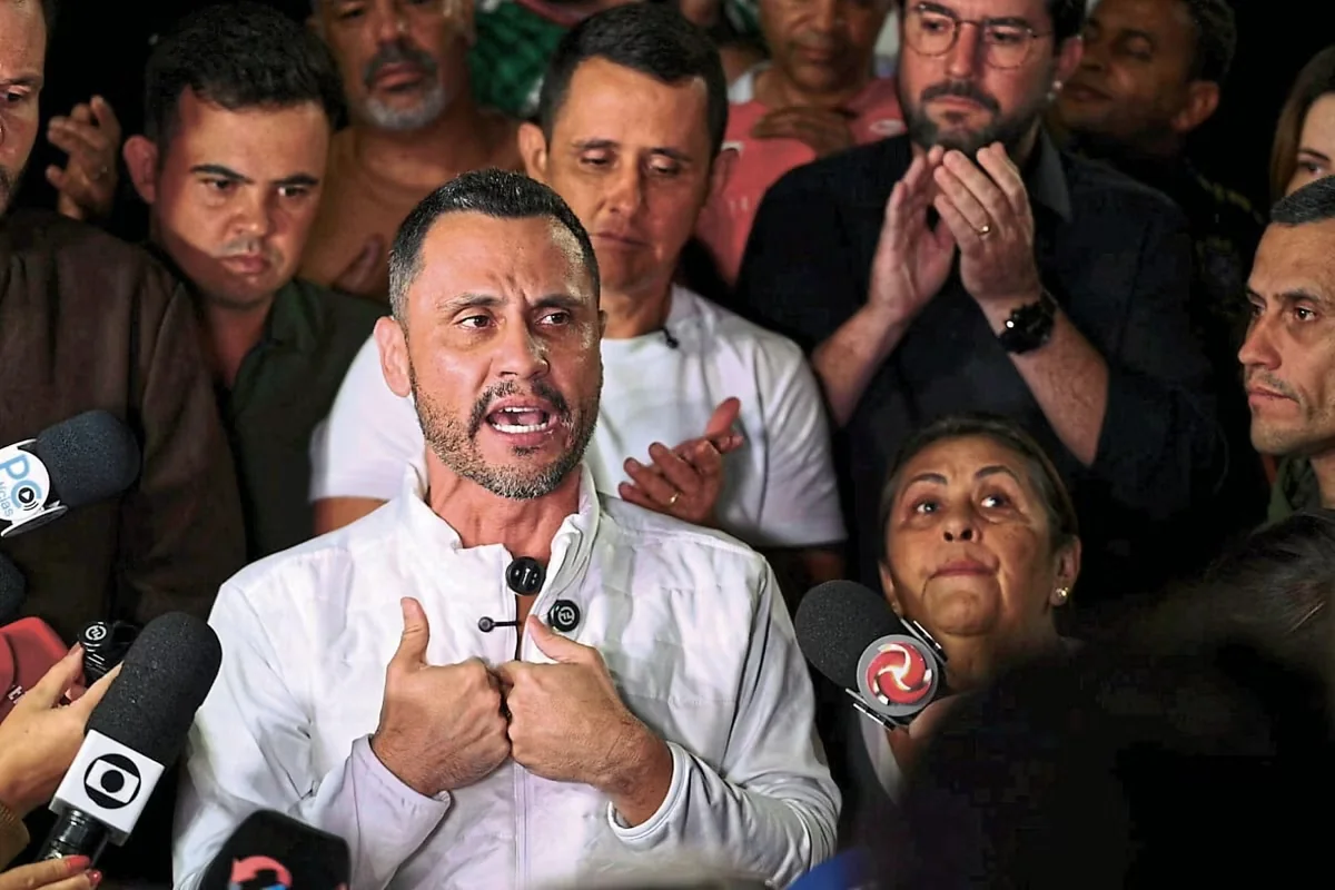 Reunião entre Cleitinho e Republicanos termina sem definição sobre candidatura ao Governo de Minas