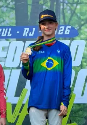 Pedroleopoldense faz história e conquista título inédito de campeã brasileira de Downhill