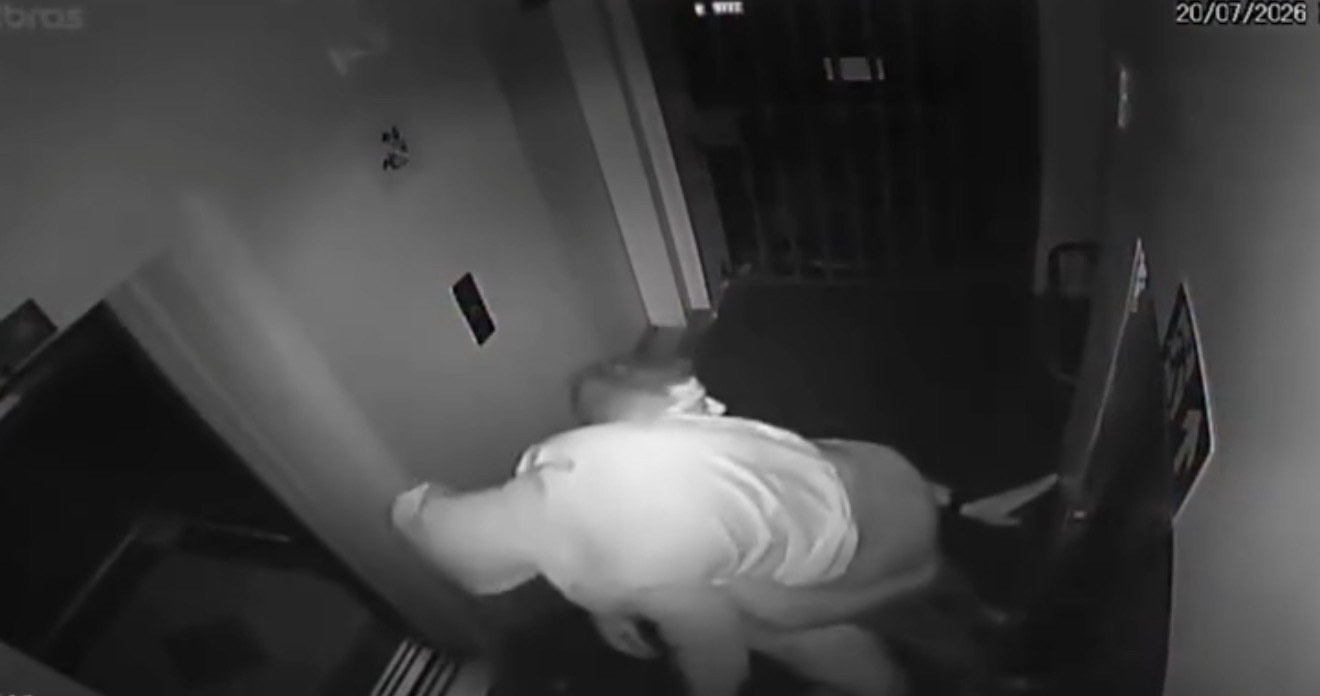 Vídeo mostra sargento carregando corpo de capitã da PM até carro antes de ir a hospital em BH