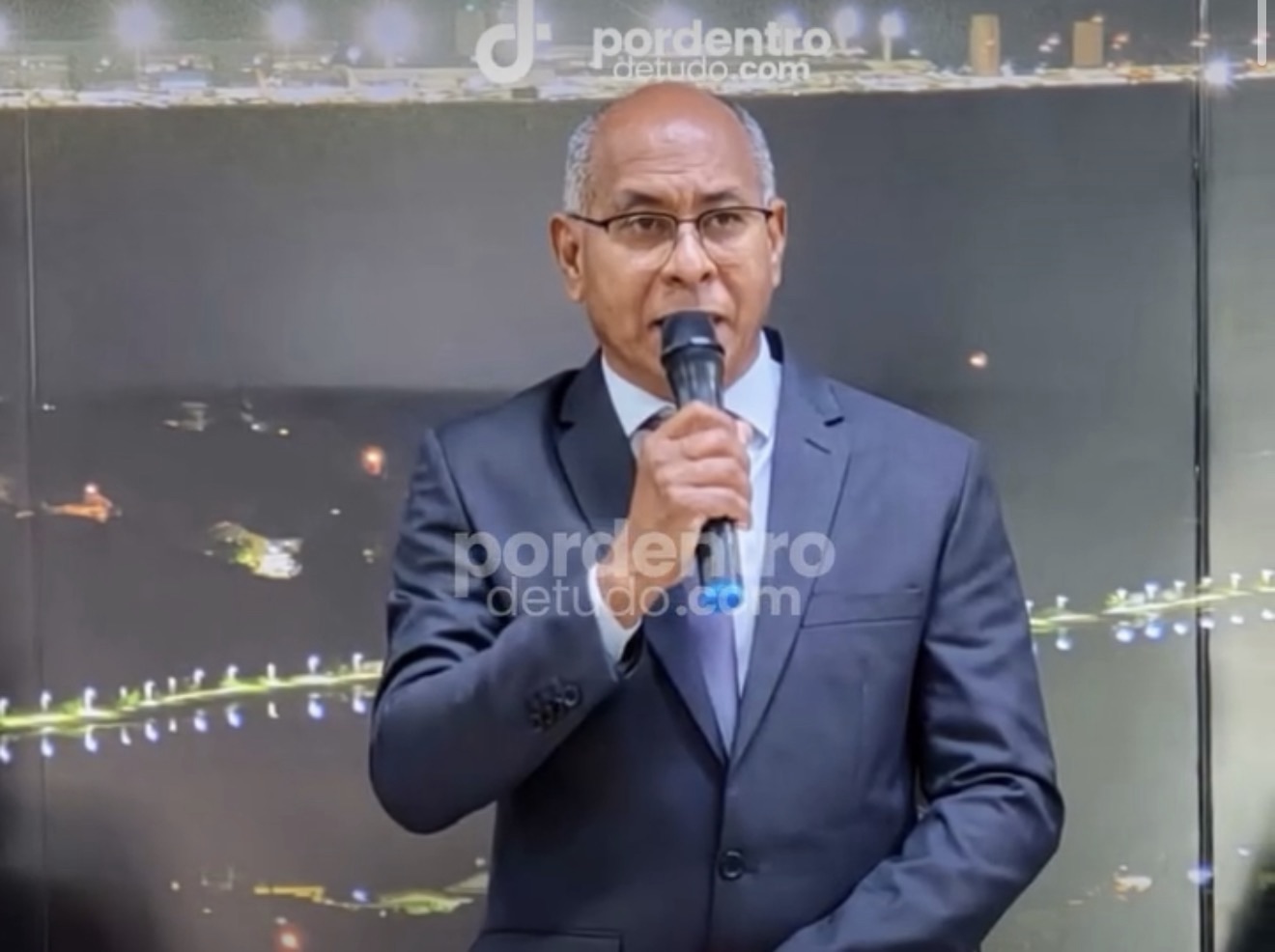 Uales Lucas Ribeiro toma posse como novo prefeito de Confins após falecimento de Pezão