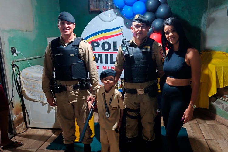 Menino realiza sonho e comemora aniversário ao lado da Polícia Militar em Sete Lagoas