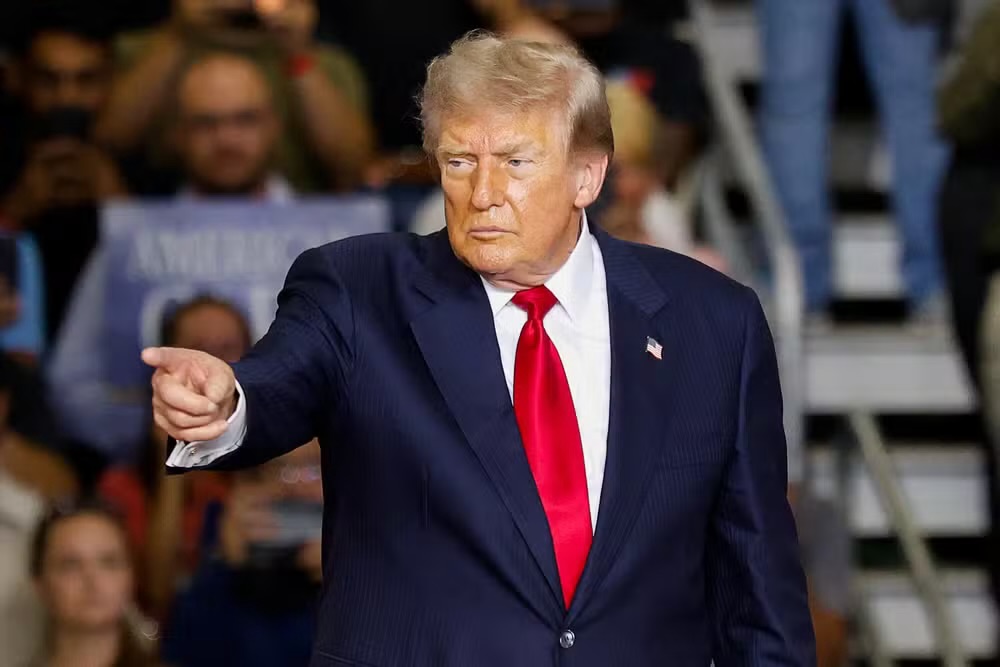 Trump diz que Brasil interfere na economia dos EUA e renova sanções por mais um ano