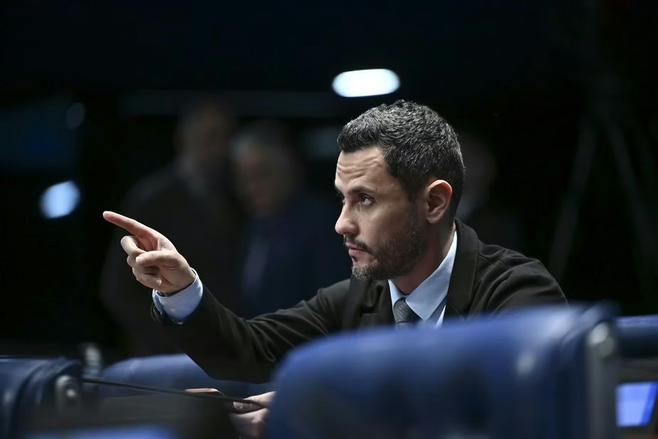 Cleitinho publica vídeo e mantém expectativa sobre candidatura ao Governo de Minas
