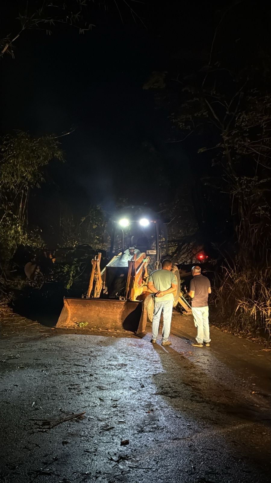Estrada do Coqueirinho é totalmente interditada em Pedro Leopoldo