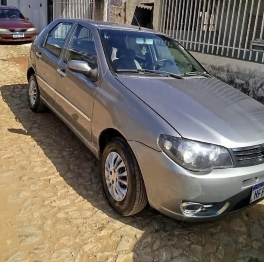 Fiat Palio é roubado no Centro de Prudente de Morais