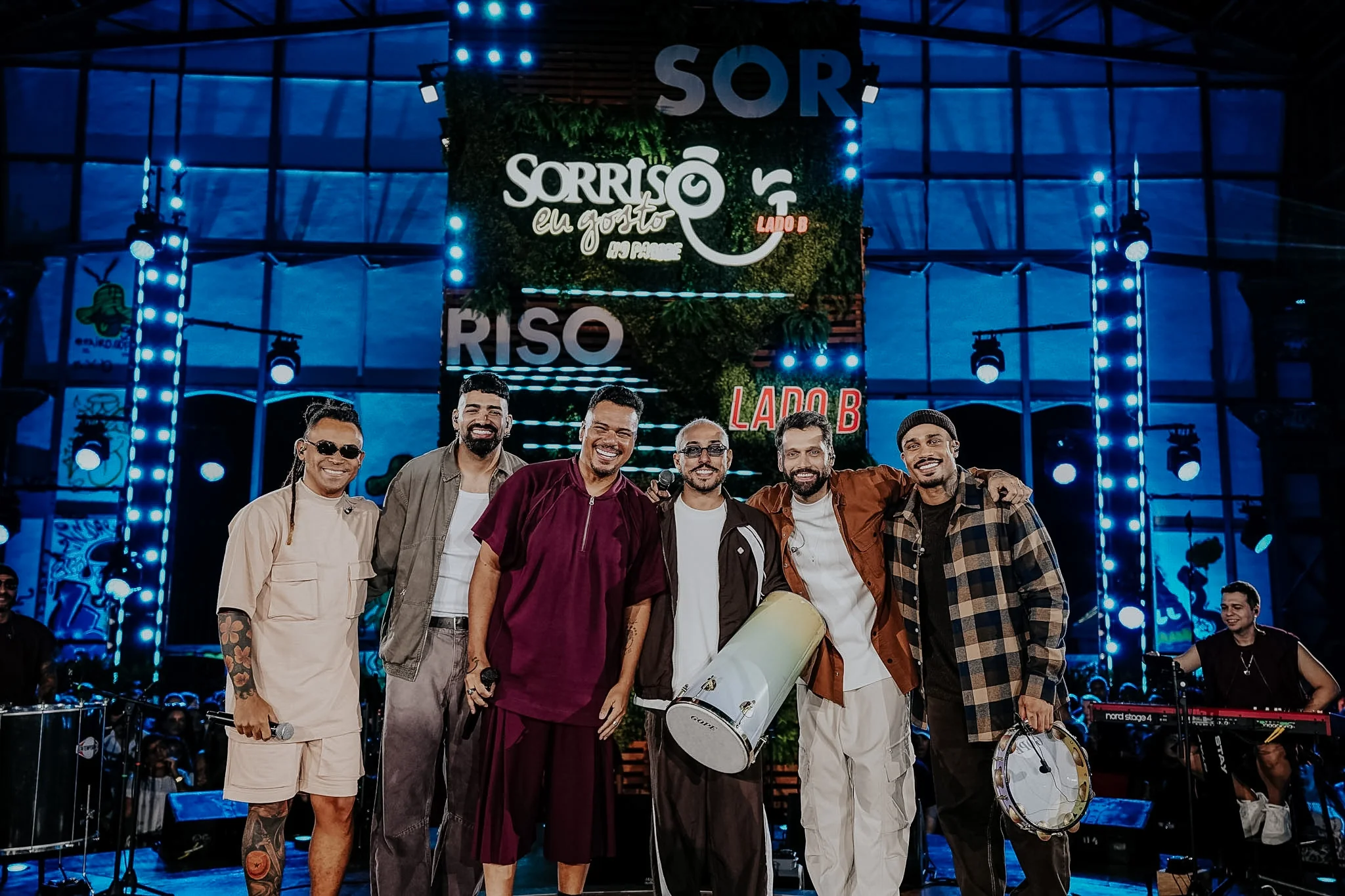 Akatu, Sorriso Maroto e Dilsinho juntos no palco: “Sorriso Eu Gosto no Pagode – Lado B” acaba de ser lançado