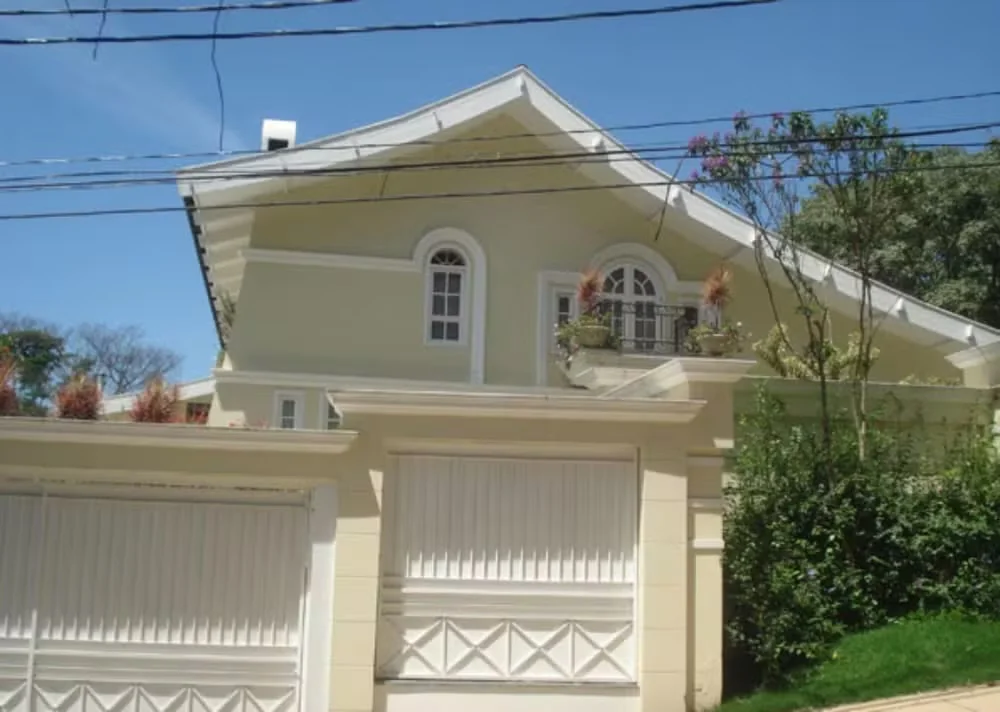 Funcionária se esconde após suspeita de invasão à mansão de Silvio Santos