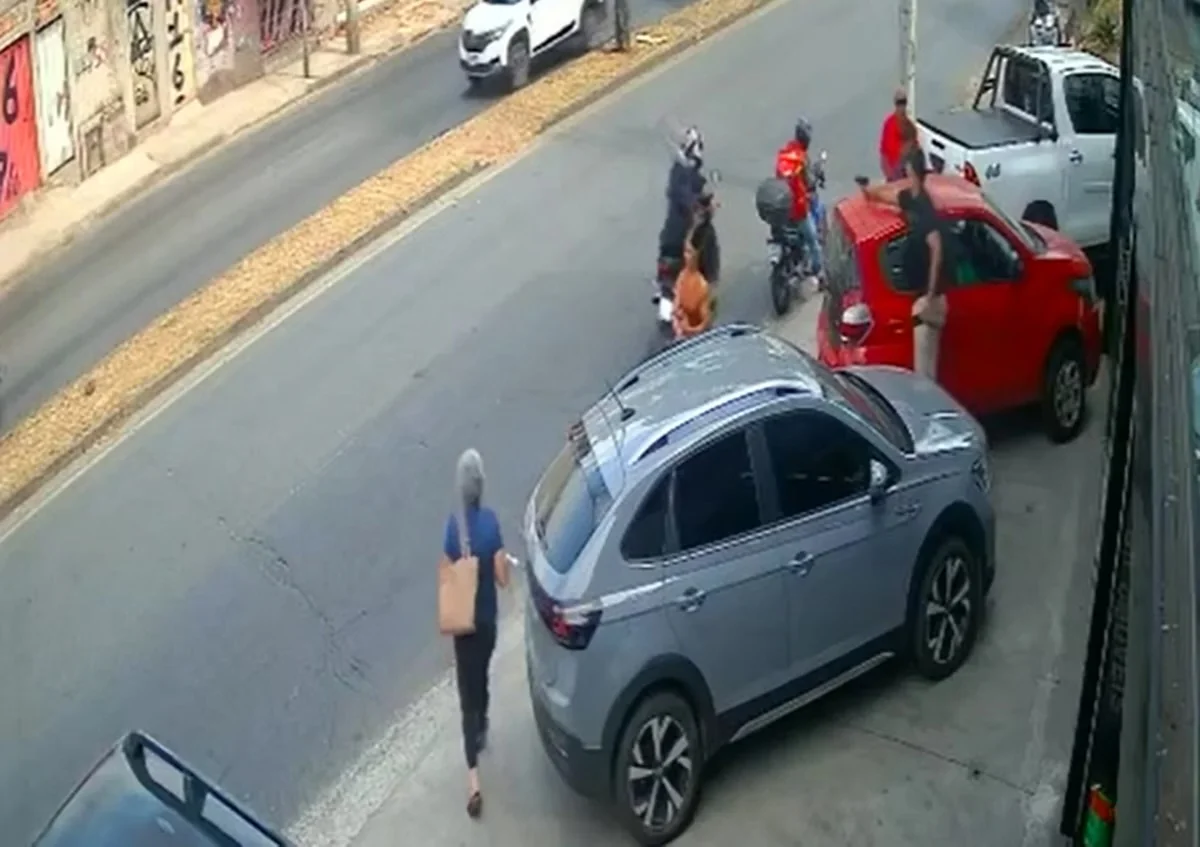 Policial de folga reage a assalto e atira em dupla