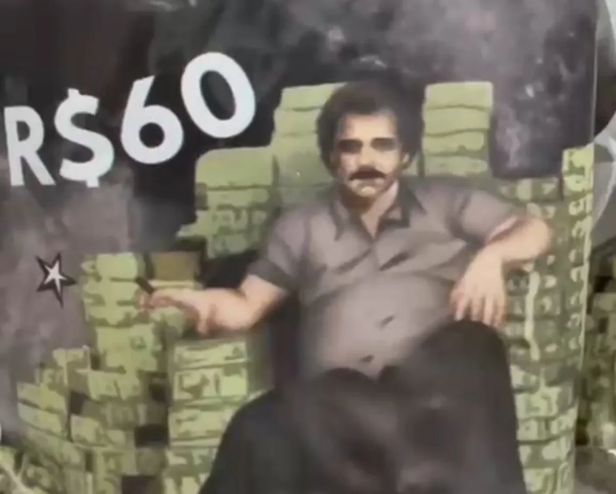 Homem é preso com porções de droga a R$ 60 e embalagens com foto de Pablo Escobar