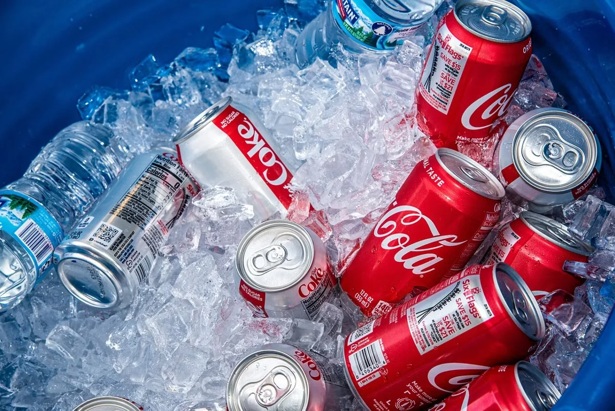 Coca-Cola lança promoção com brindes e sorteio de eletrodomésticos