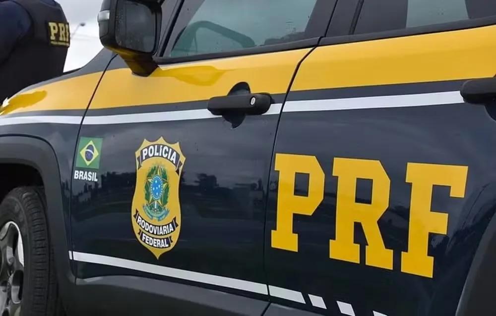 Motorista morre após carro cair de ribanceira na BR-040, em Nova Lima
