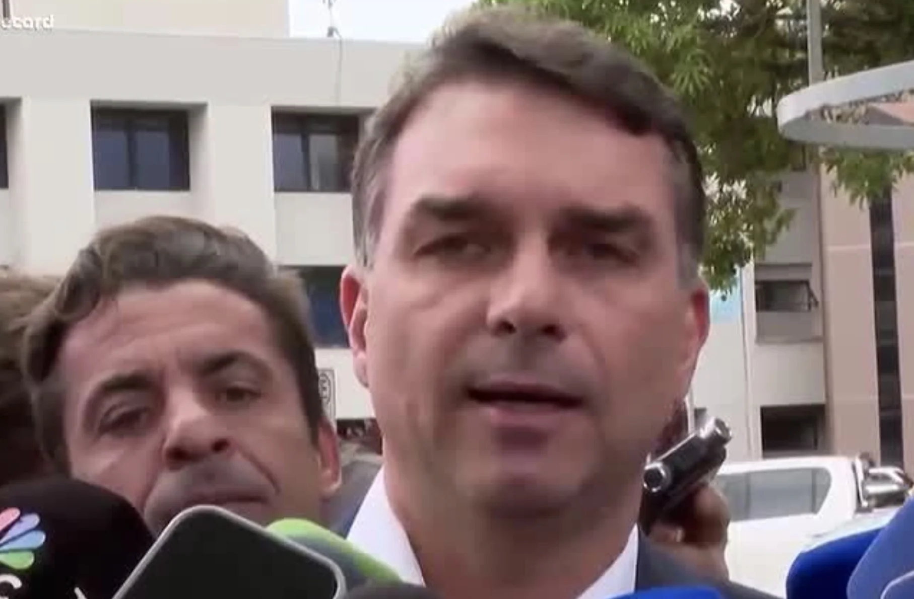 Mau tempo cancela agenda de Flávio Bolsonaro em Minas