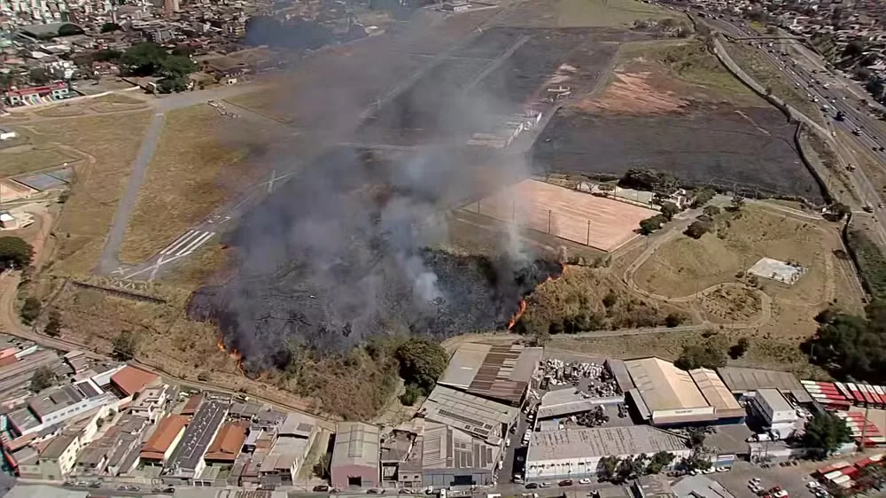 Umidade cai a 15% em BH e RMBH registra 142 incêndios em 24 horas