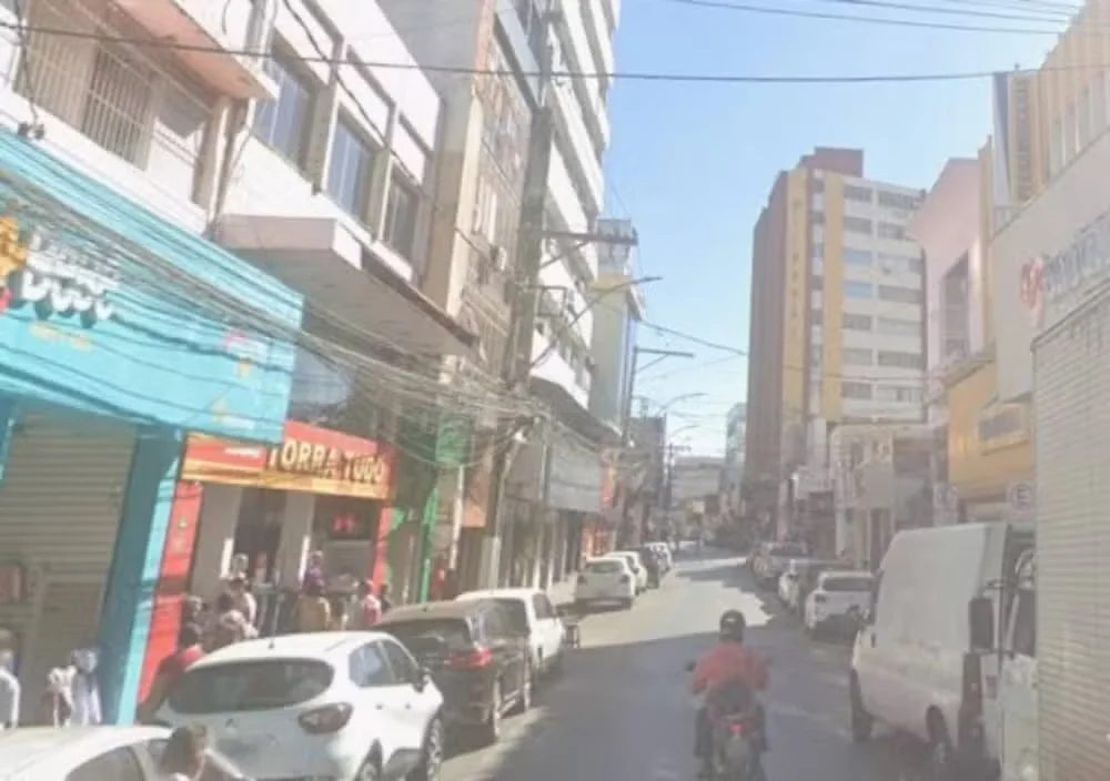 Carro desgovernado atropela três pessoas em Sete Lagoas
