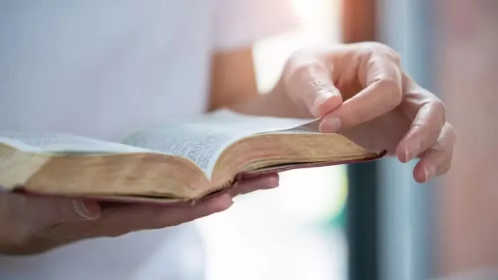404 candidatos usam títulos religiosos no nome de urna nas eleições 2026