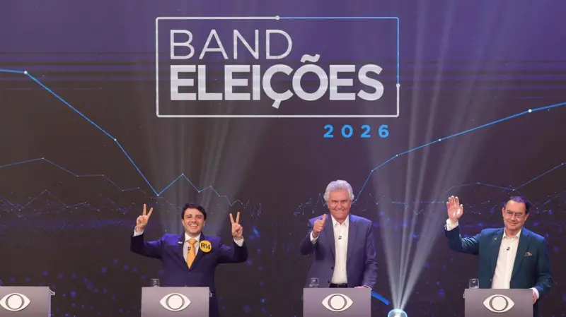 Debate esvaziado vira palco de ataques entre candidatos