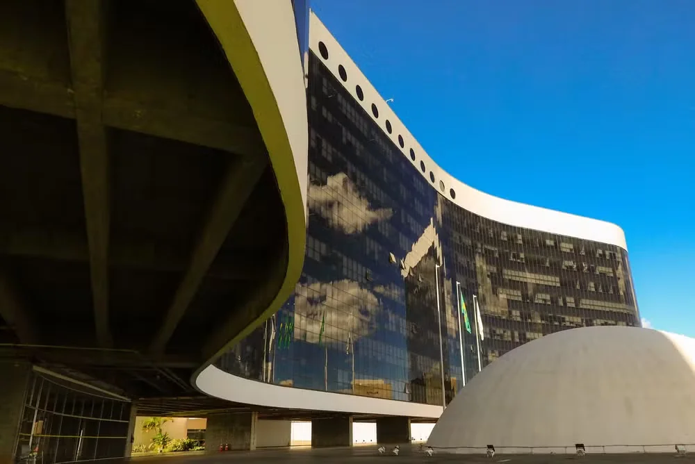 TSE é pressionado a definir regras sobre IA antes do horário eleitoral