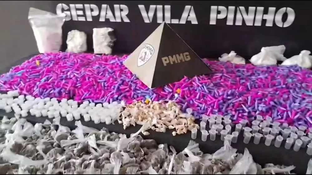 PM apreende quase 6 mil pinos de cocaína em casa