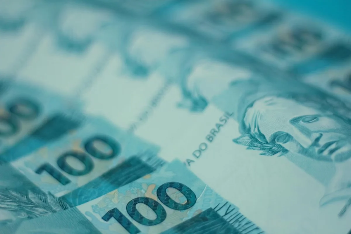 Salário mínimo pode chegar a R$ 1.741 em 2027