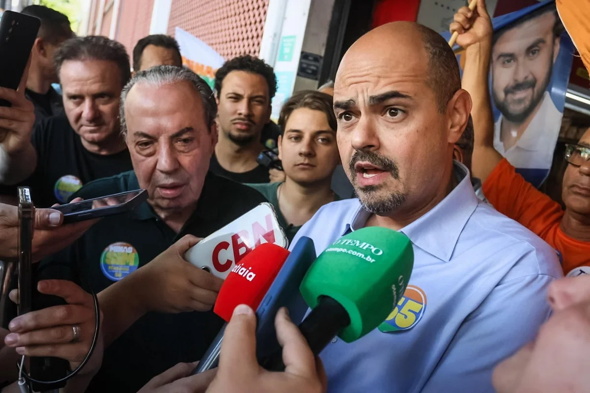 Simões chega à 5ª troca de secretários em 5 meses