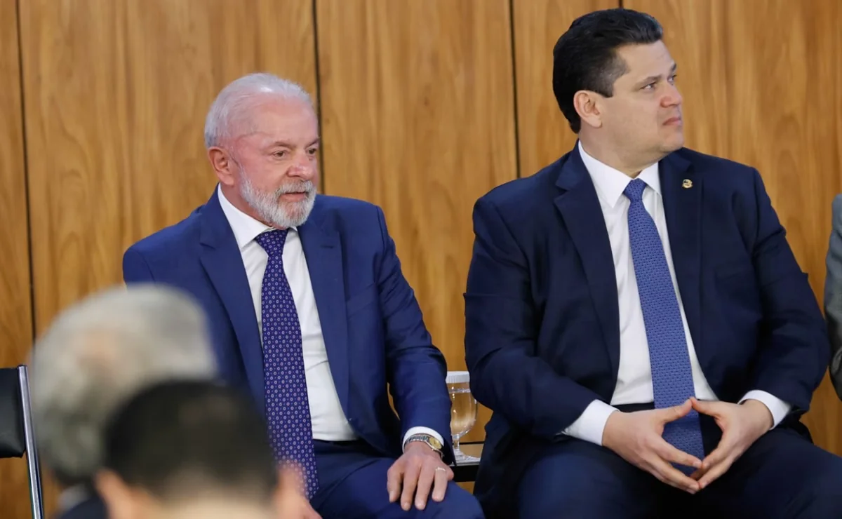 Lula promete acabar com taxa das blusinhas nesta quarta