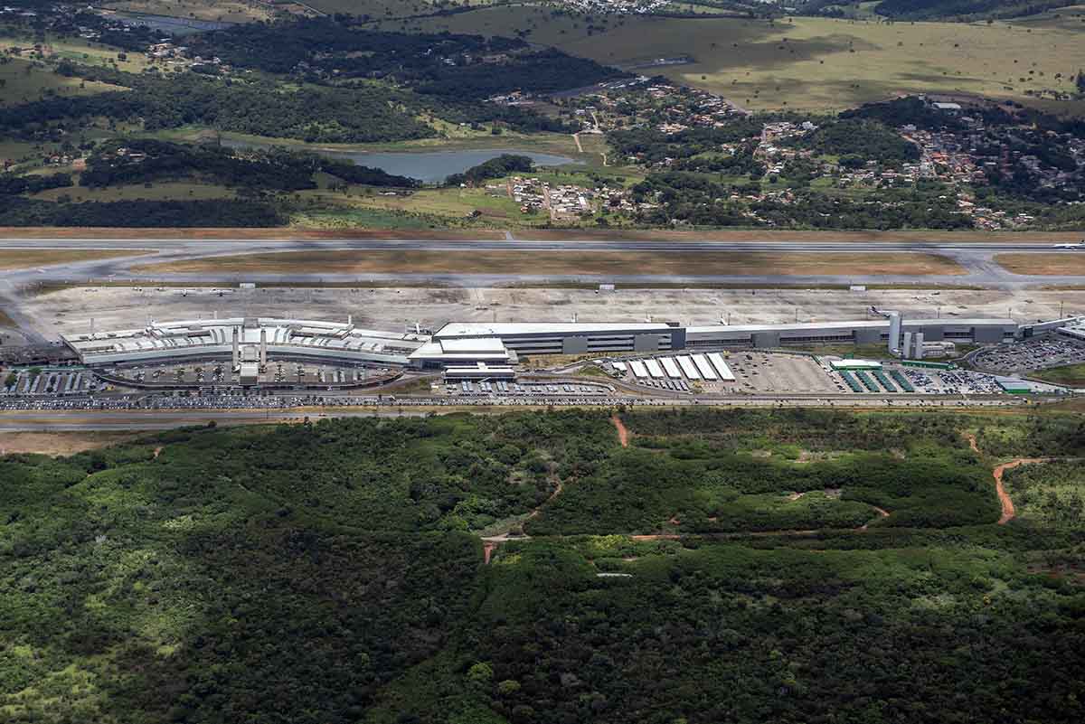 Aeroporto de Confins-BH inaugura espaço gratuito com tomadas, café e internet