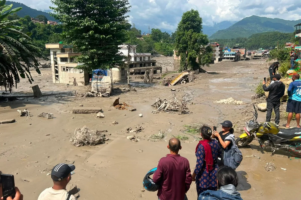 Enchentes deixam mortos e centenas de desaparecidos no Nepal