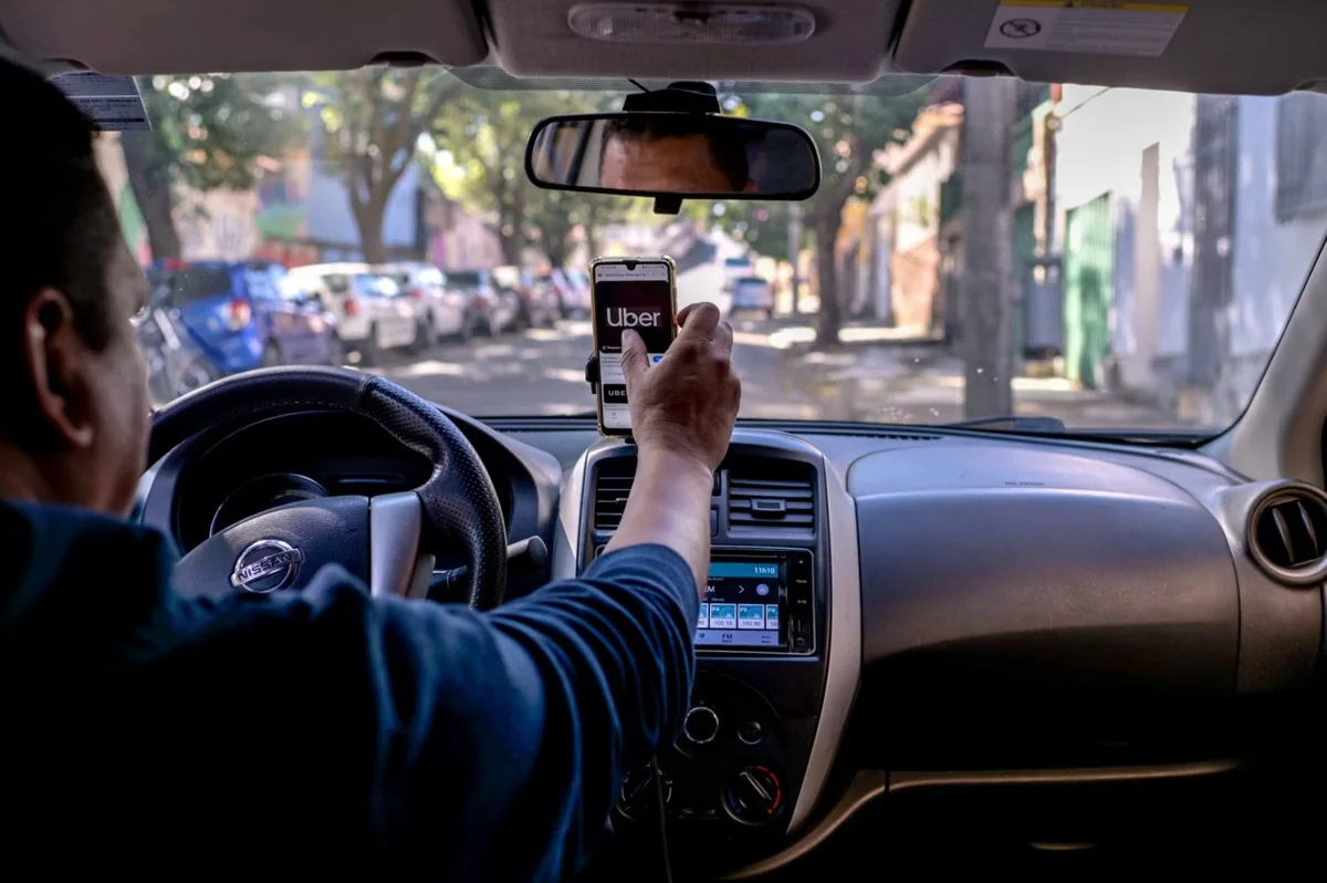 MPT processa Uber por cobrança de taxa a motoristas