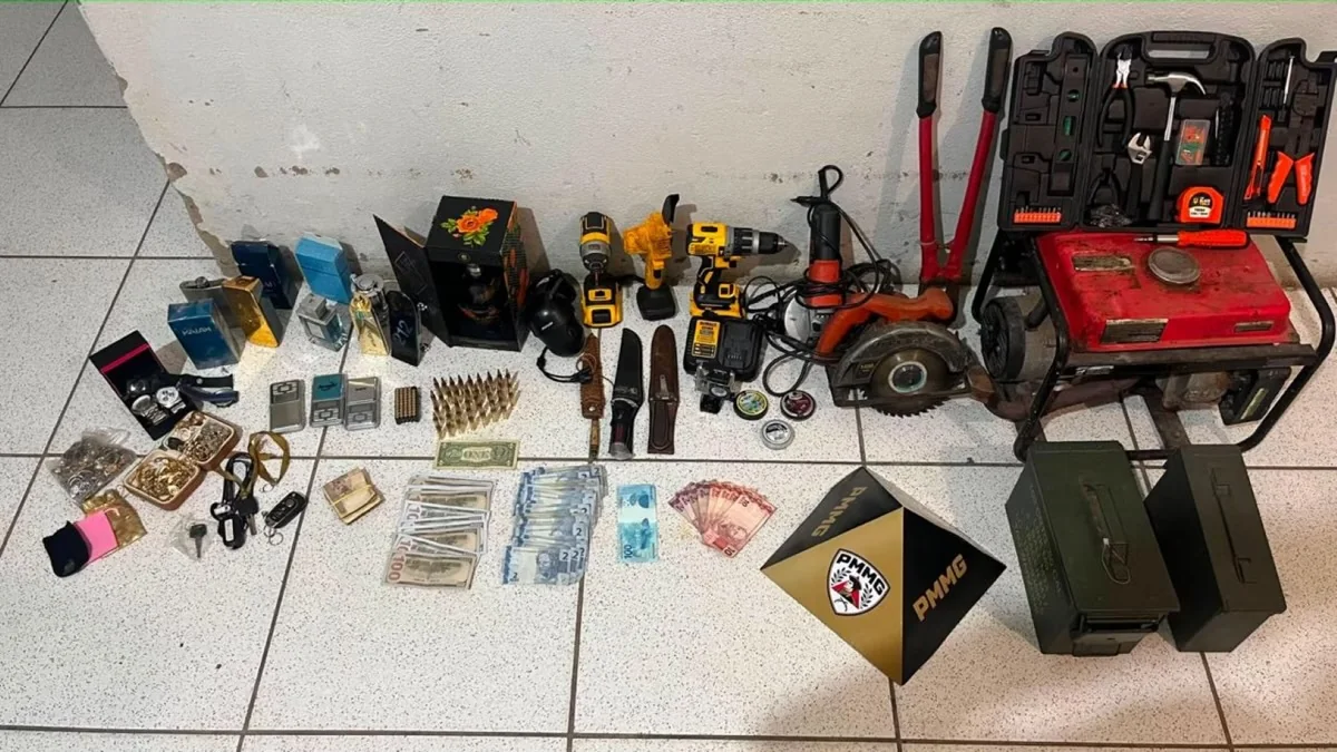 Homem é preso com munições, dólares e objetos furtados em MG
