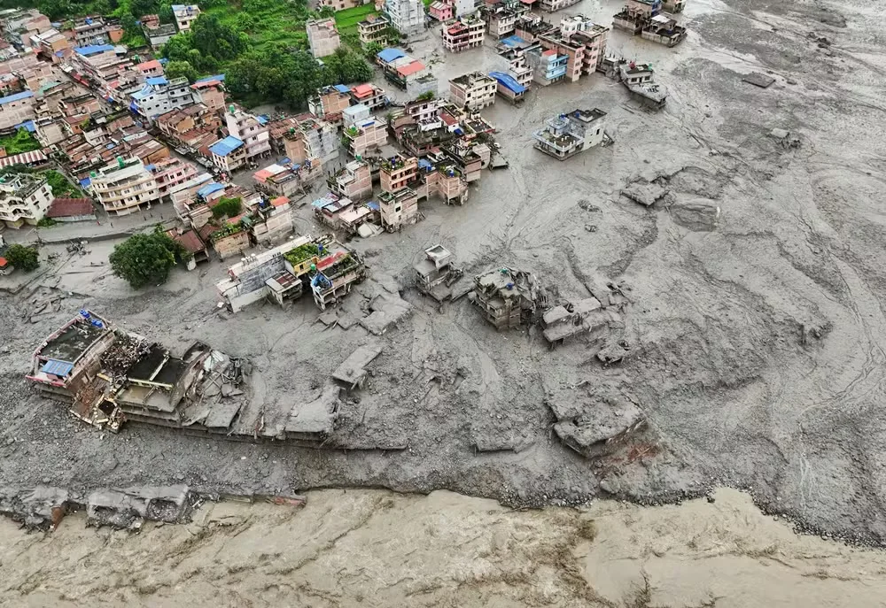 Avalanche no Nepal e Tibete deixa centenas de mortos e quase 1.500 desaparecidos