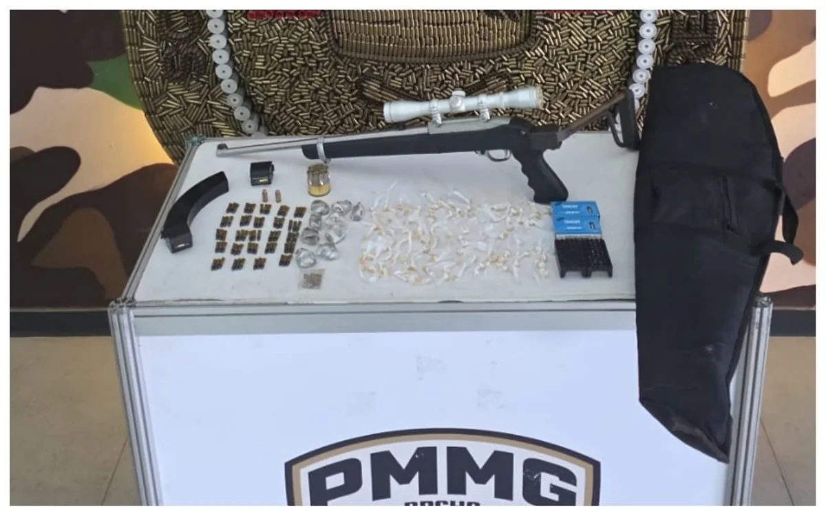 Homem apontado como integrante do Comando Vermelho é preso com rifle e drogas em BH