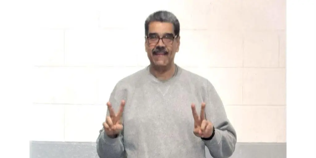 Perfis de Maduro divulgam foto dele na prisão e mensagem aos venezuelanos