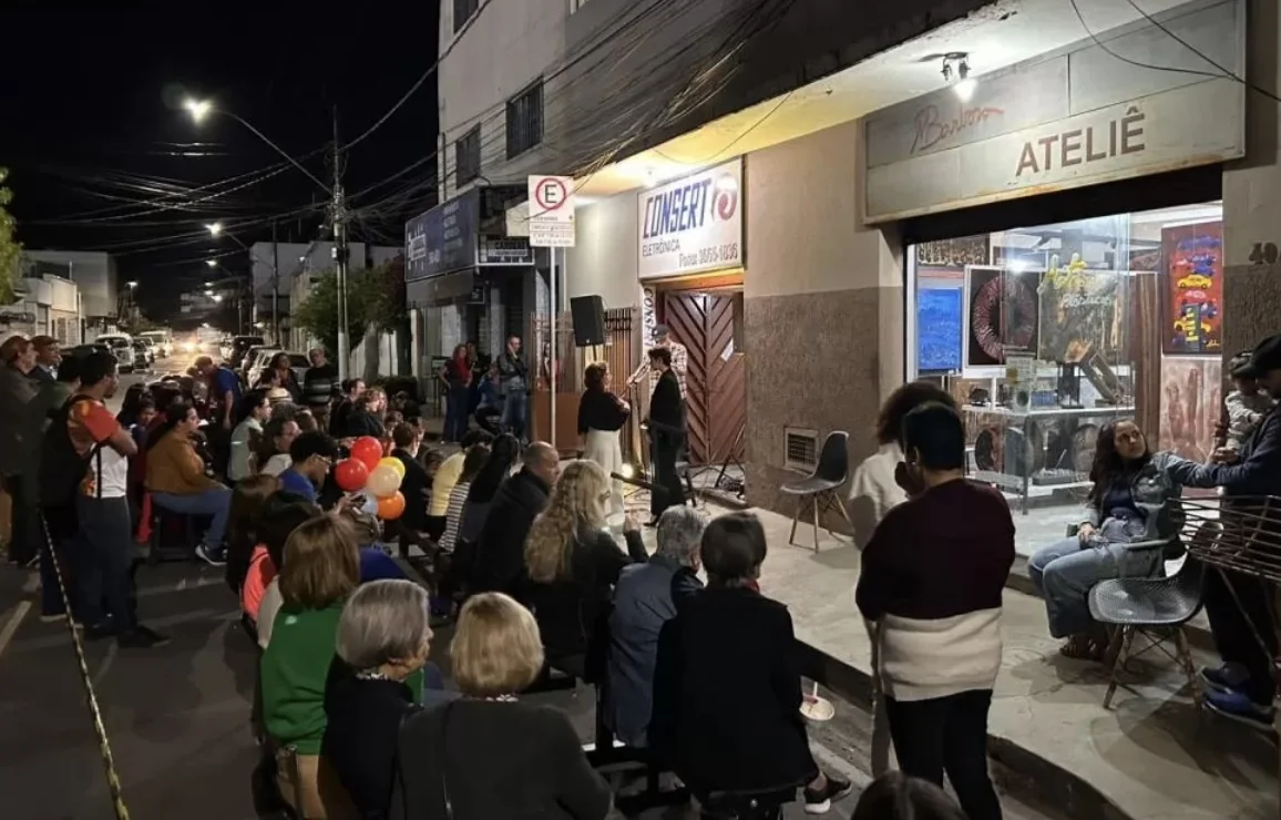Noite Cultural reúne música e artes visuais em Pedro Leopoldo