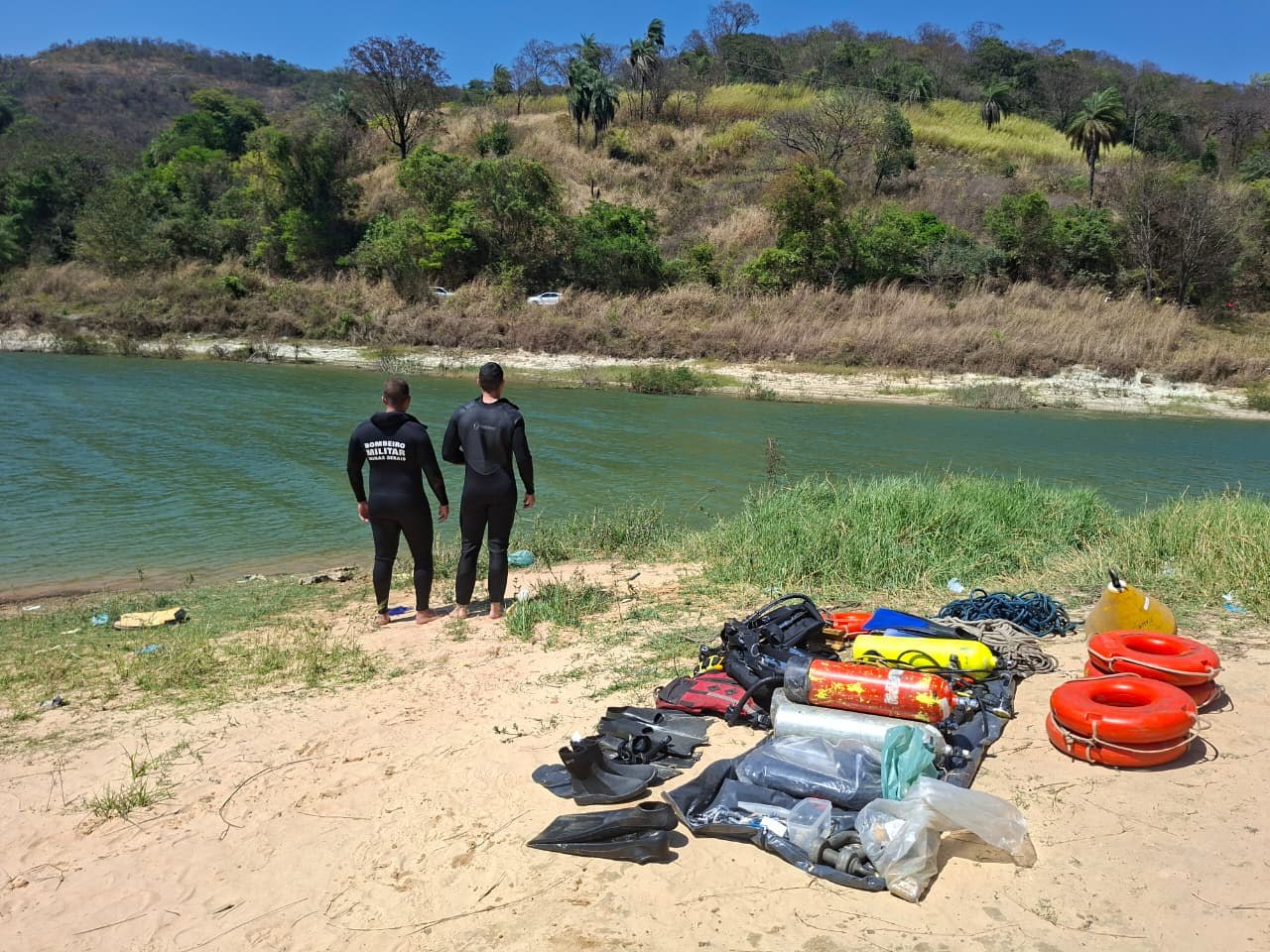 Bombeiros encontram corpo de vítima de afogamento na Lagoa Várzea das Flores, em Betim