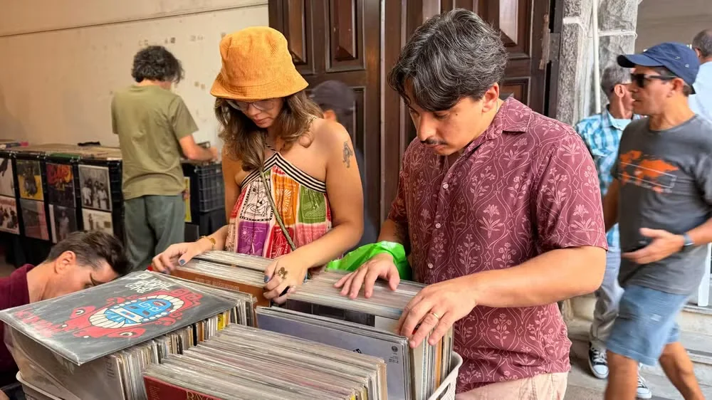 Feira de Vinil reúne mais de 6 mil discos e raridades em Belo Horizonte